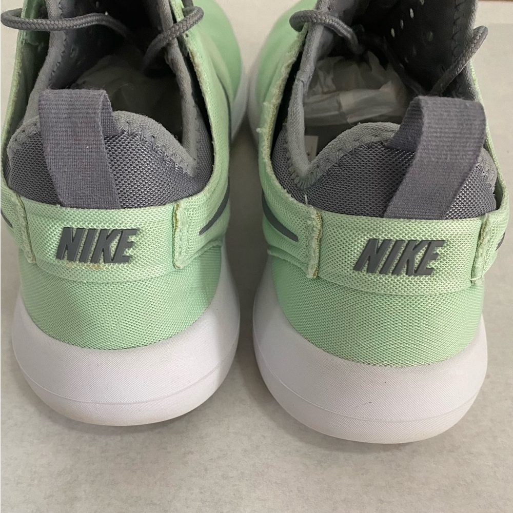 Nike Size 8 Roshe Two Athletic Green Gray Women's Sneaker Excellent Condition - Picture 10 of 13